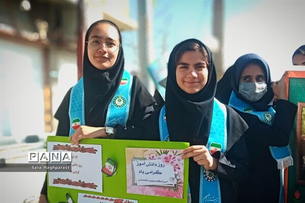 راهپیمایی یوم الله ۱۳ آبان با حضور گسترده مسئولان و دانش‌آموزان منطقه درودزن