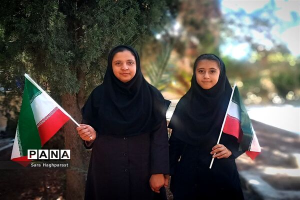 راهپیمایی یوم الله ۱۳ آبان با حضور گسترده مسئولان و دانش‌آموزان منطقه درودزن