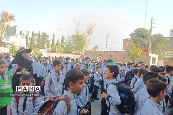 شور و نشاط روز دانش‌آموز در دبستان معارف 6 ناحیه 3 شیراز