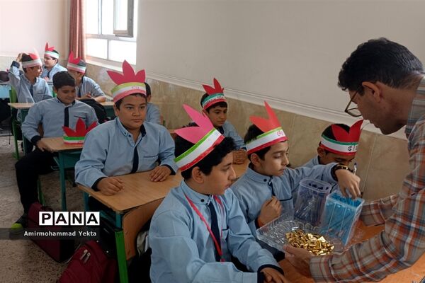 شور و نشاط روز دانش‌آموز در دبستان معارف 6 ناحیه 3 شیراز