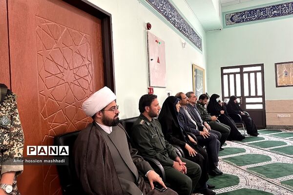 یادواره شهدا در دبیرستان ابن‌سینا رودهن