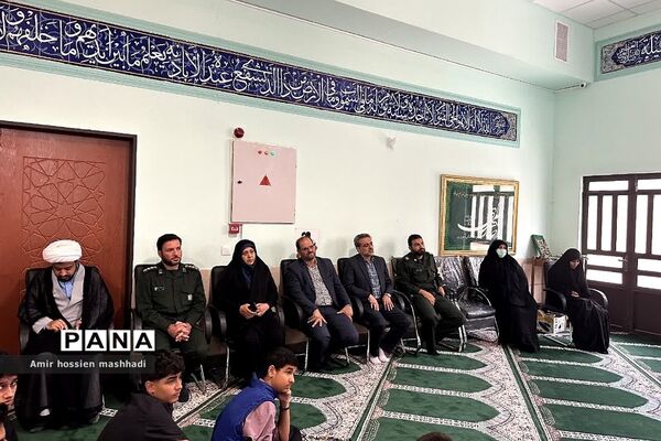 یادواره شهدا در دبیرستان ابن‌سینا رودهن
