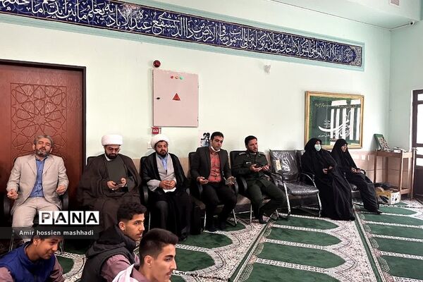 یادواره شهدا در دبیرستان ابن‌سینا رودهن
