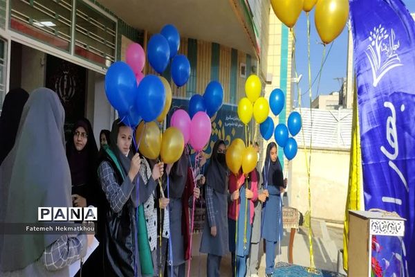 جشن بادکنک‌ها همزمان با گرامی‌داشت روز دانش‌آموز در آباده