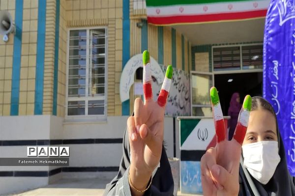 جشن بادکنک‌ها همزمان با گرامی‌داشت روز دانش‌آموز در آباده