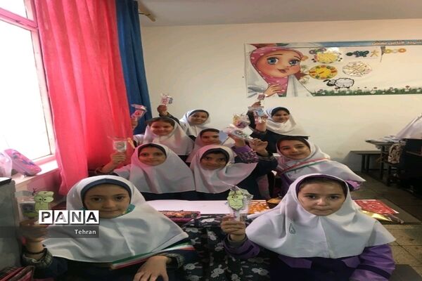 جشن روز دانش‌آموز و نواخته شدن زنگ استکبار ستیزی در مدارس منطقه ۱۸