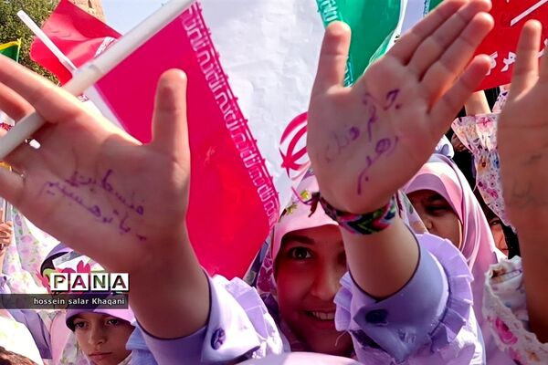تجمع بزرگ ضد استکباری دانش‌آموزان در شیراز