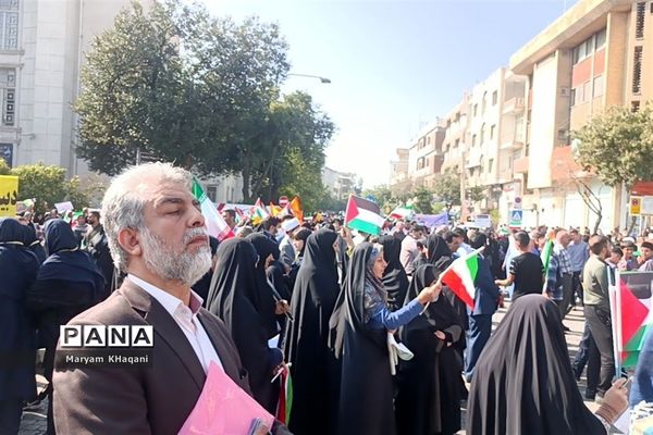 تجمع بزرگ ضد استکباری دانش‌آموزان در شیراز