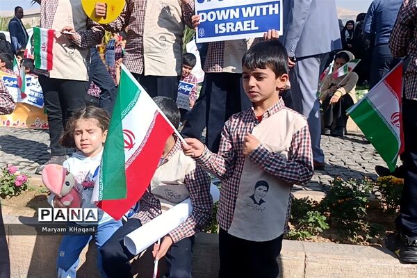 تجمع بزرگ ضد استکباری دانش‌آموزان در شیراز