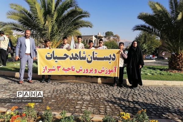 حضور پرشور دانش‌آموزان حماسه ساز شیرازی  در راهپیمایی یوم الله 13 آبان