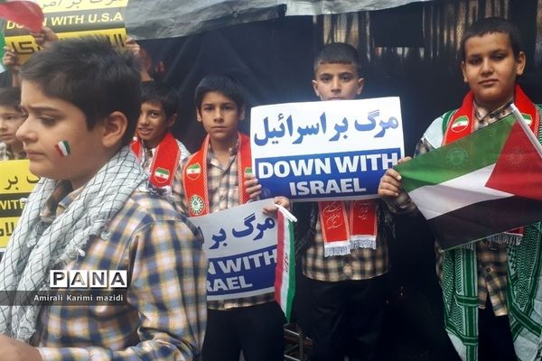 حضور پرشور دانش‌آموزان حماسه ساز شیرازی  در راهپیمایی یوم الله 13 آبان