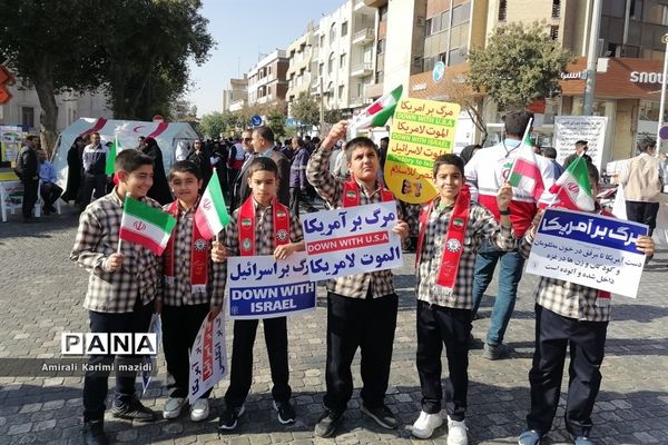 حضور پرشور دانش‌آموزان حماسه ساز شیرازی  در راهپیمایی یوم الله 13 آبان