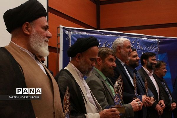 آیین تجلیل از رتبه‌های برتر کنکور ناحیه 2 بهارستان
