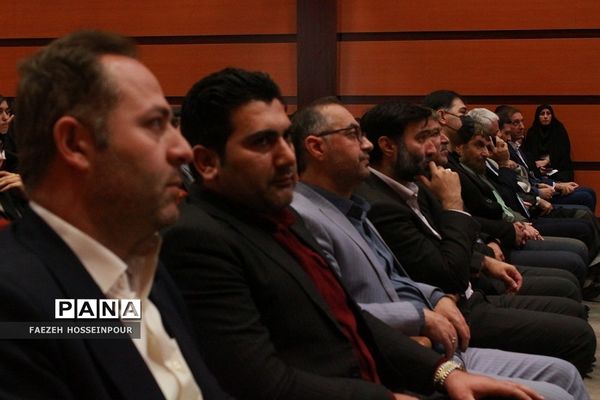 آیین تجلیل از رتبه‌های برتر کنکور ناحیه 2 بهارستان