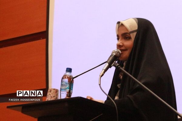 آیین تجلیل از رتبه‌های برتر کنکور ناحیه 2 بهارستان