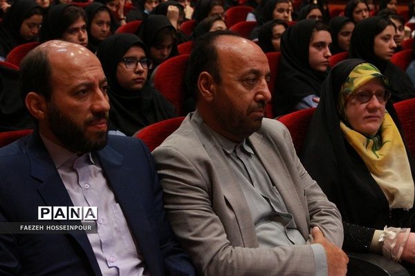 آیین تجلیل از رتبه‌های برتر کنکور ناحیه 2 بهارستان