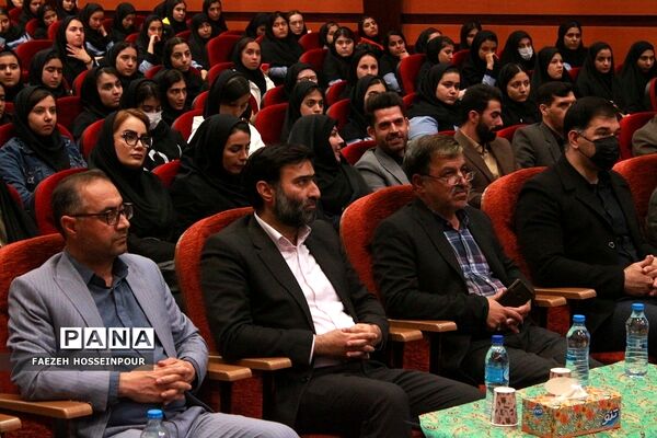 آیین تجلیل از رتبه‌های برتر کنکور ناحیه 2 بهارستان