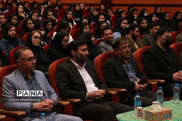 آیین تجلیل از رتبه‌های برتر کنکور ناحیه 2 بهارستان