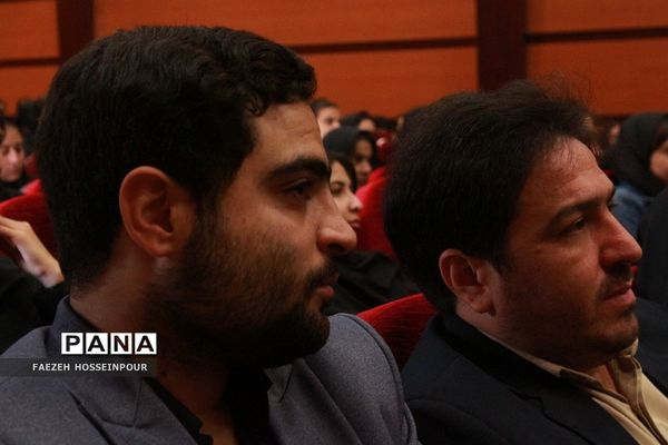 آیین تجلیل از رتبه‌های برتر کنکور ناحیه 2 بهارستان