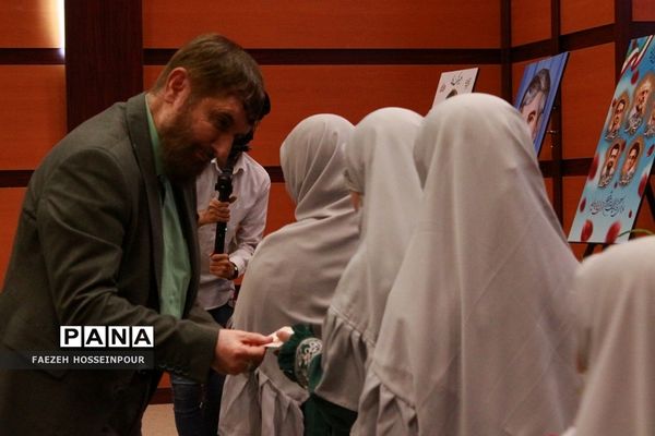 آیین تجلیل از رتبه‌های برتر کنکور ناحیه 2 بهارستان