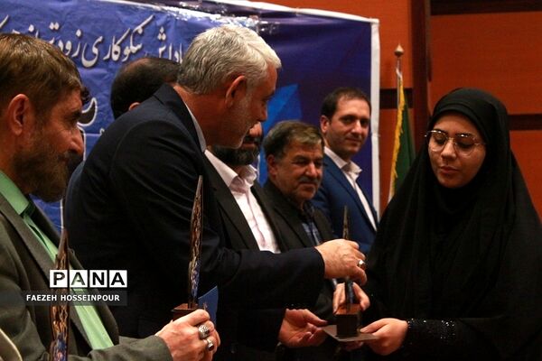 آیین تجلیل از رتبه‌های برتر کنکور ناحیه 2 بهارستان
