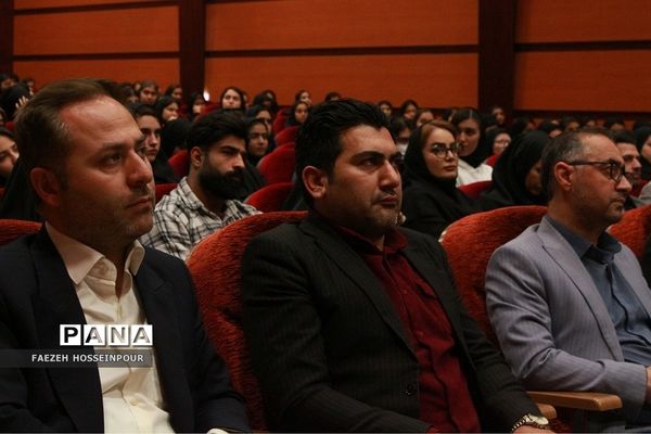 آیین تجلیل از رتبه‌های برتر کنکور ناحیه 2 بهارستان