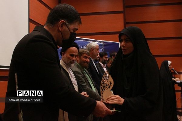 آیین تجلیل از رتبه‌های برتر کنکور ناحیه 2 بهارستان