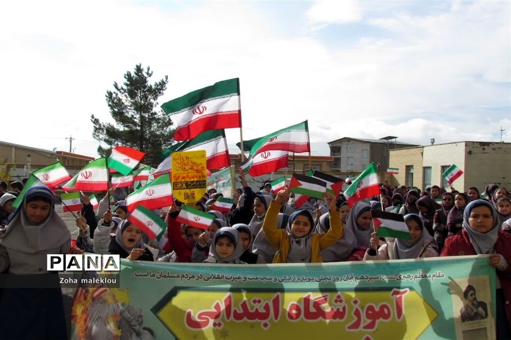 حضور باشکوه دانش‌آموزان منطقه نوبران در یوم الله۱۳ آبان