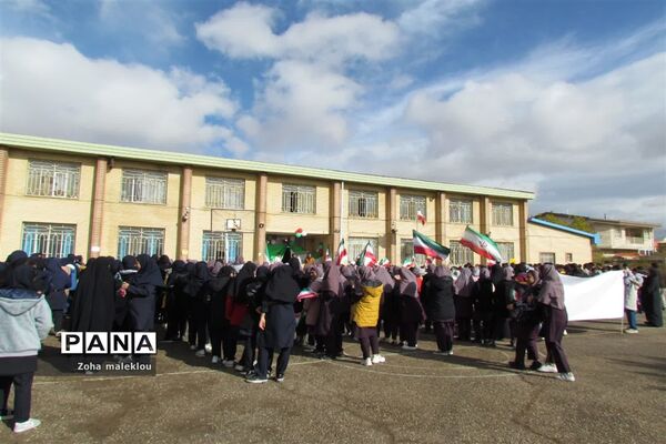 حضور باشکوه دانش‌آموزان منطقه نوبران در یوم الله۱۳ آبان