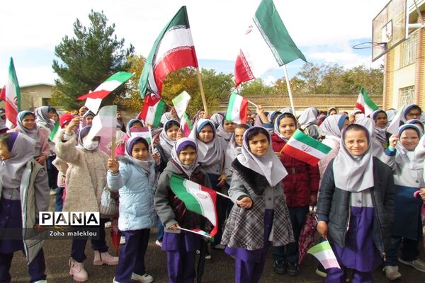 حضور باشکوه دانش‌آموزان منطقه نوبران در یوم الله۱۳ آبان