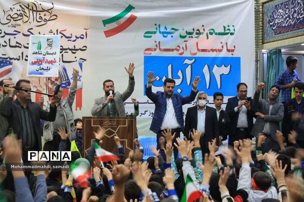 تجمع دانش‌آموزان انقلابی در مسجد جامع دلیجان