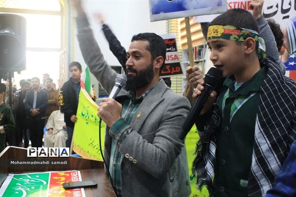 تجمع دانش‌آموزان انقلابی در مسجد جامع دلیجان