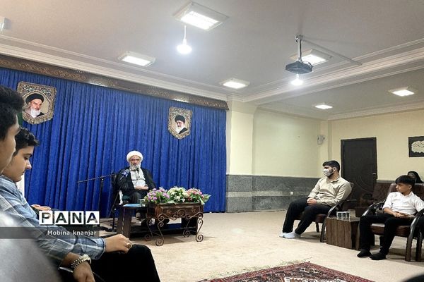 دیدار فرماندهان واحدهای مقاومت پیشگام با نماینده ولی فقیه در استان و امام جمعه بوشهر