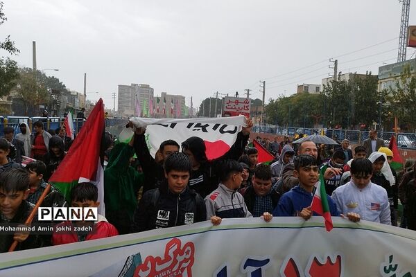 راهپیمایی روز دانش‌آموز 13 آبان در شهرستان رباط‌کریم