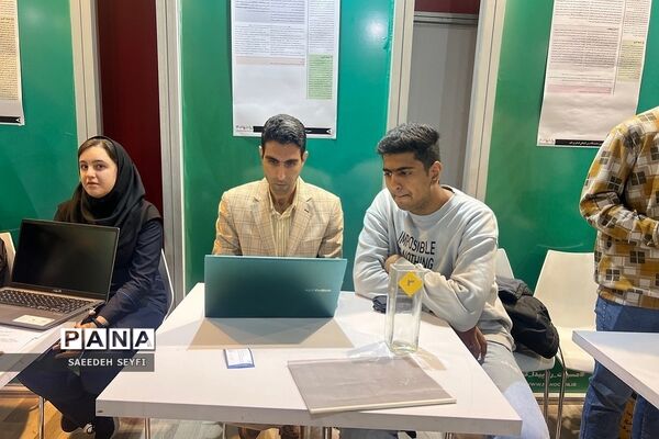 غرفه دانش‌آموز پژوهشگر کهریزک در نمایشگاه بین‌المللی نانو