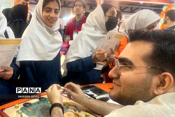 غرفه دانش‌آموز پژوهشگر کهریزک در نمایشگاه بین‌المللی نانو
