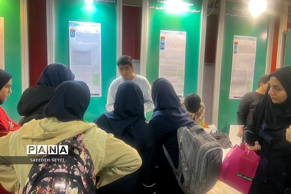 غرفه دانش‌آموز پژوهشگر کهریزک در نمایشگاه بین‌المللی نانو