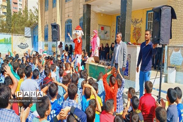 جشن روز دانش‌آموز در دبستان امام رضا(ع)