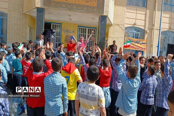 جشن روز دانش‌آموز در دبستان امام رضا(ع)