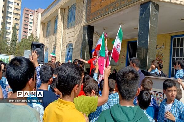 جشن روز دانش‌آموز در دبستان امام رضا(ع)
