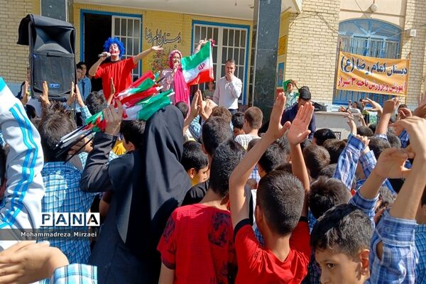 جشن روز دانش‌آموز در دبستان امام رضا(ع)