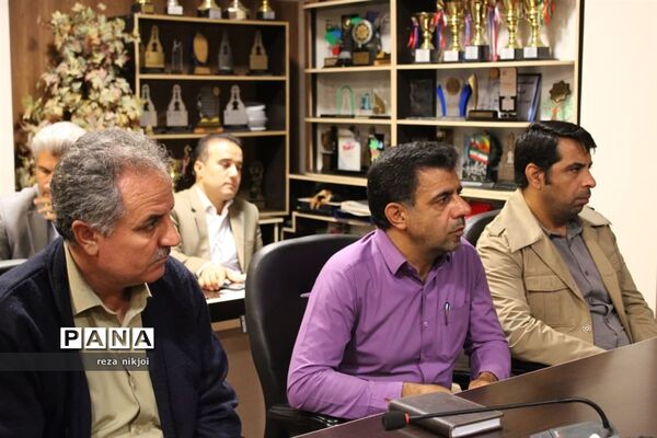 جلسه تخصصی مدیران ابتدایی ناحیه یک بهارستان