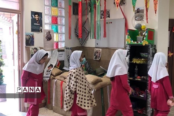 توزیع کیف، لوازم التحریر و بسته معیشتی میان دانش‌آموزان در ناحیه دو ری