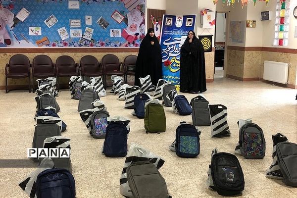 توزیع کیف، لوازم التحریر و بسته معیشتی میان دانش‌آموزان در ناحیه دو ری