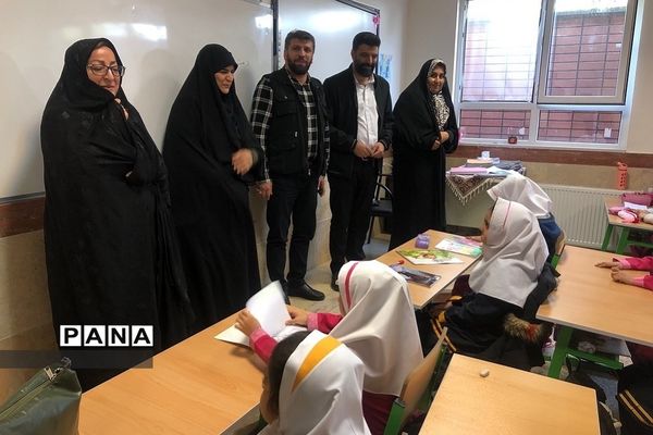 توزیع کیف، لوازم التحریر و بسته معیشتی میان دانش‌آموزان در ناحیه دو ری