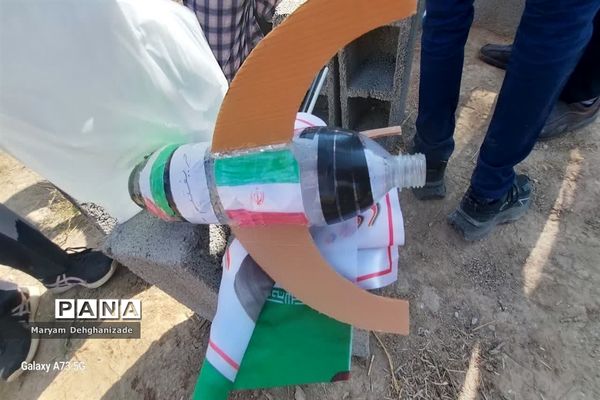 مسابقه موشک آبی همزمان با راهپیمایی ۱۳ آبان در شهرستان مهریز