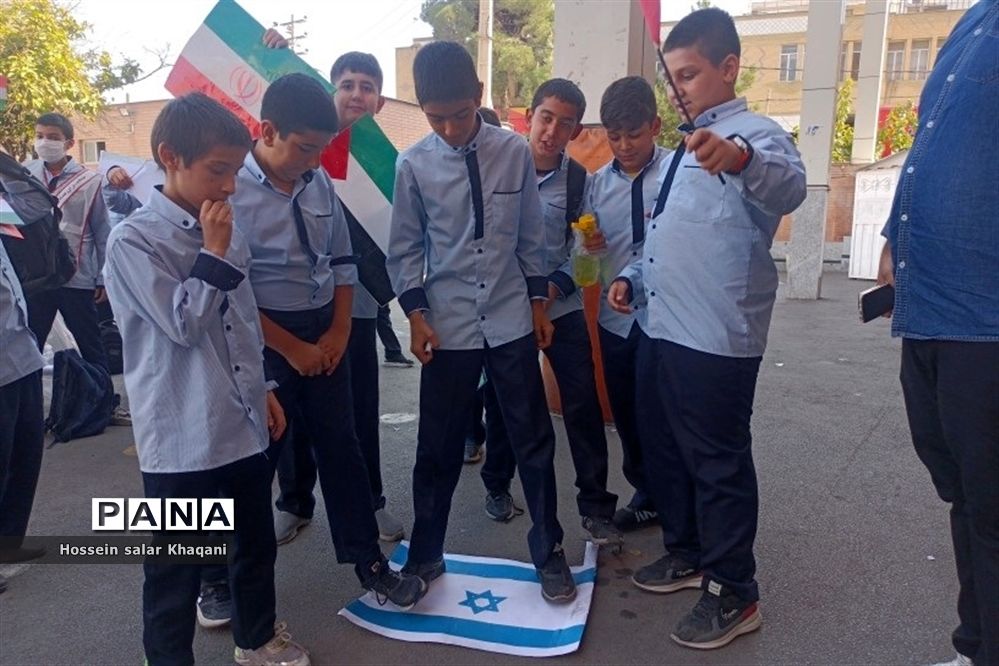 طنین شعار مرگ بر آمریکا در کلاس‌های درس دبستان معارف۶