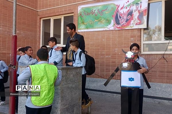 طنین شعار مرگ بر آمریکا در کلاس‌های درس دبستان معارف۶