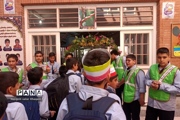 طنین شعار مرگ بر آمریکا در کلاس‌های درس دبستان معارف۶