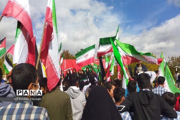 فریادهای کوبنده مردم شهر دستجرد خلجستان قم در راهپیمایی 13 آبان
